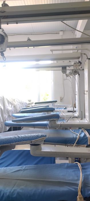 Професионална гладачна маса с ръкав и манекен с парогенератор