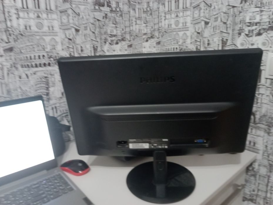 Монитор PHİLİPS.
