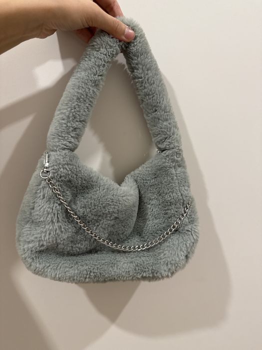 Мягкая плюшевая сумочка Stradivarius