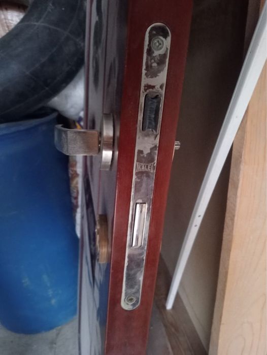 Продам межкомнатный дверь