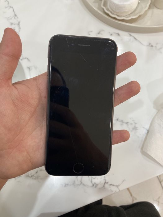 Продам iphone 8 64g