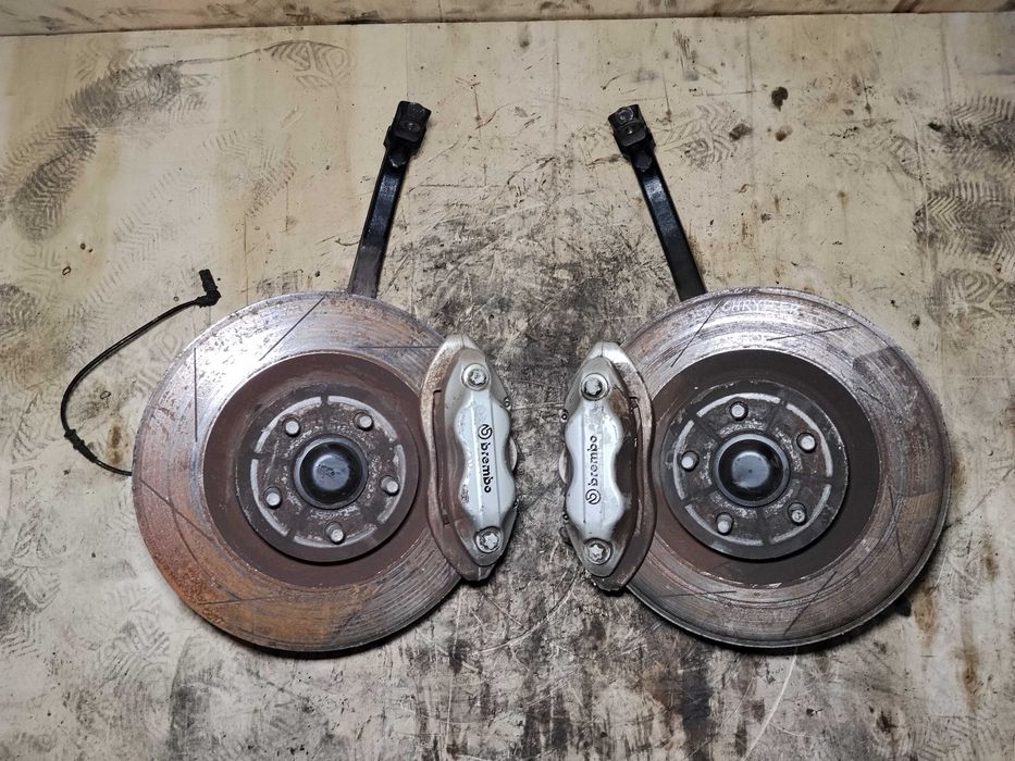 Передние тормоза SRT BREMBO и ступицы Chrysler 300C SRT8 6.1 Суппорта