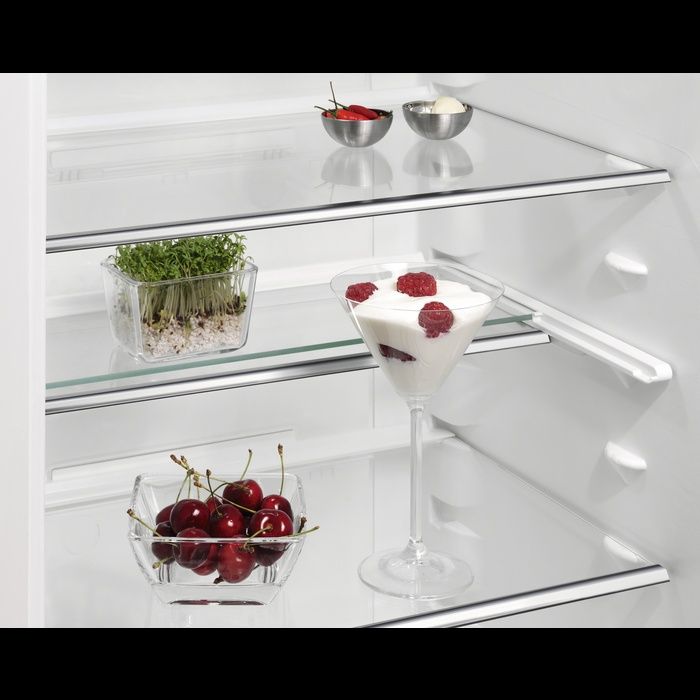 Frigider incorporabil AEG SKE818E1DC, A++, H 176.9 cm, nou sigilat
