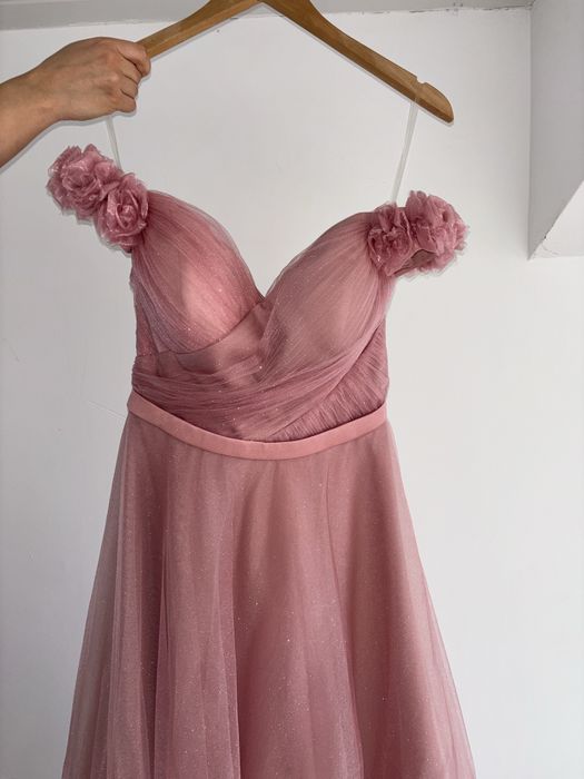 Розова офоциална (бална)рокля