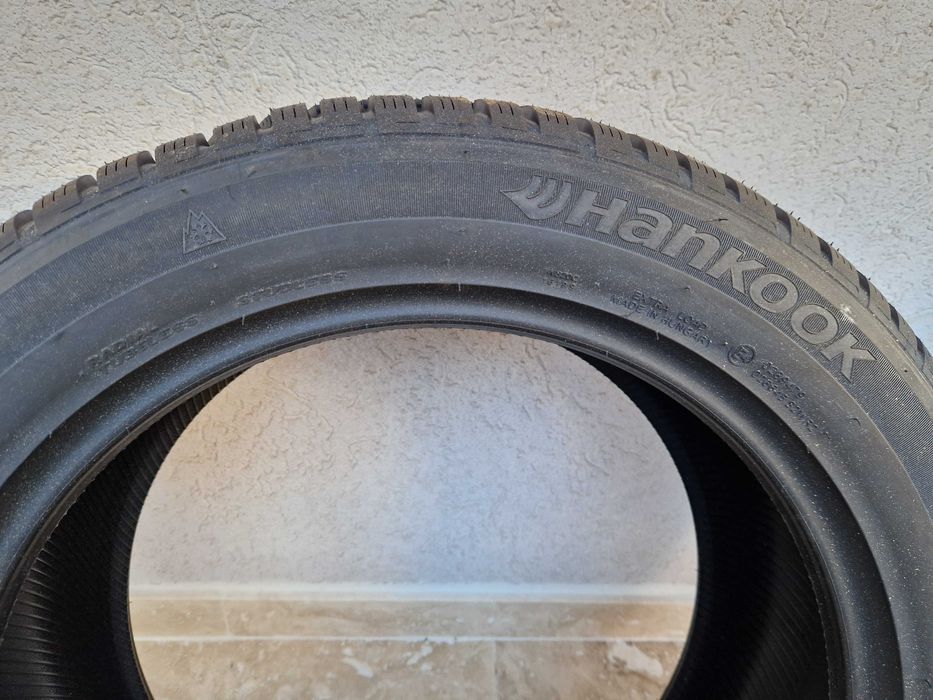 Vand 2 Anvelope Noi de iarna HANKOOK 255/50R19 107 V RUNFLAT