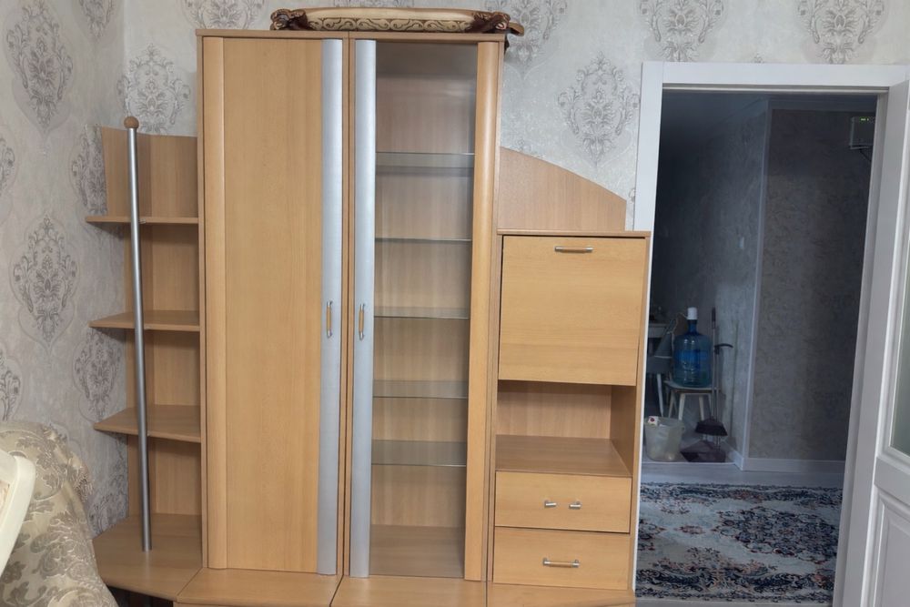 Продаю Шкаф для гостинной