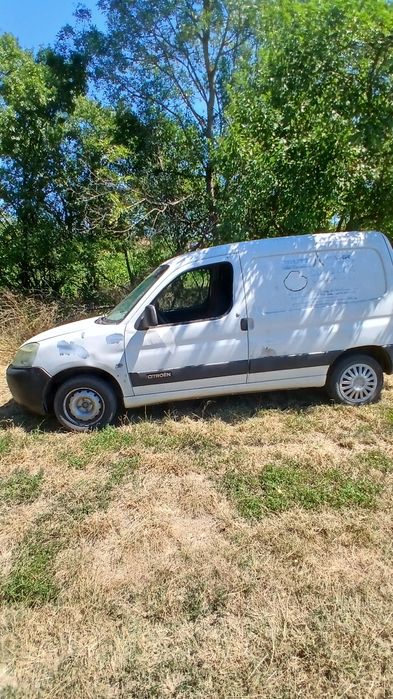 Schimb 2 mașini  cu cross sau atv golf 4 1.9tdi  si citrone 1.5