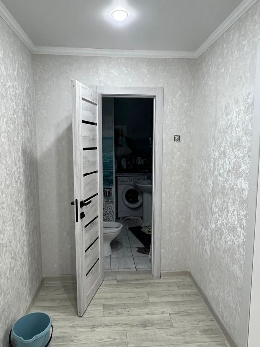 Поклейка обоев,галтелей