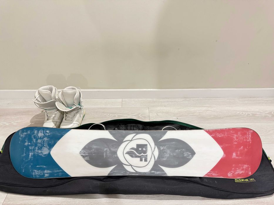 Сноуборд с креплениями 142 + ботинки 37р