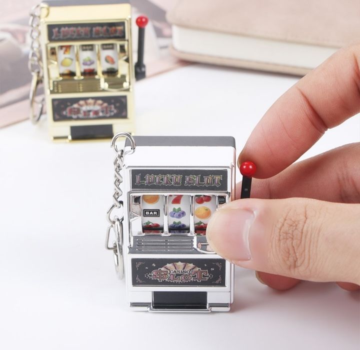 Слот машинка ключодържател