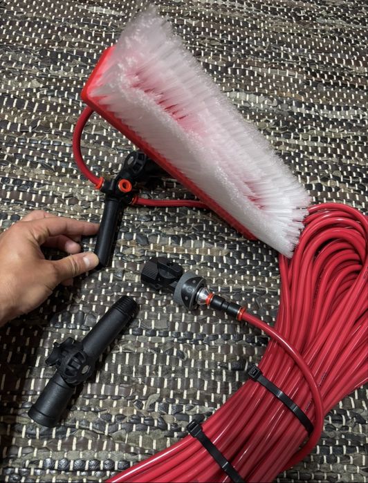 Четка за почистване на прозорци  с маркуч 30м TUCKER и соларни панели