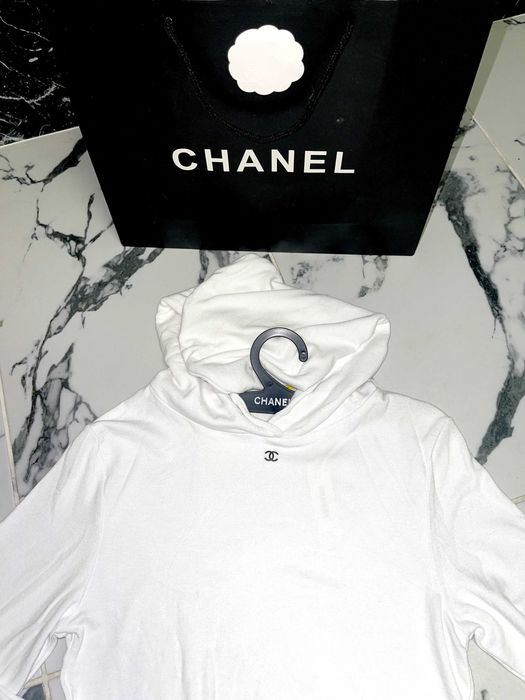 шанел блуза с качулка бяла chanel дълъг ръкав блузка не е носена