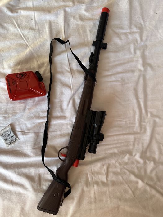 Играчки за момчета: писта hot wheels, джипове, боксова круша, пушка