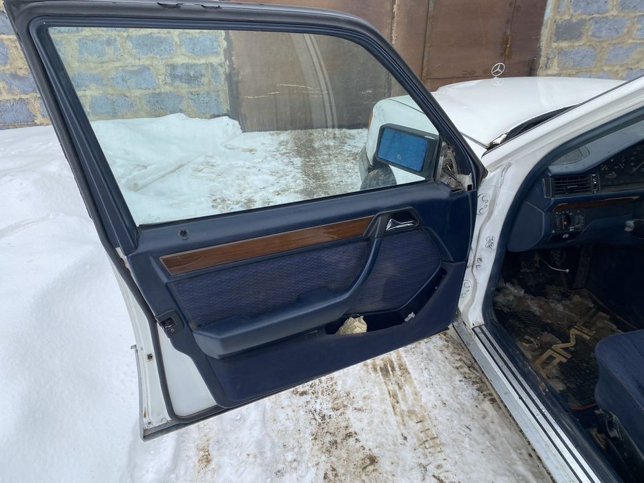 Мерседес 124 м103 3.0