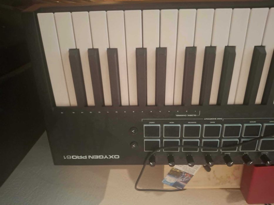 M-audio Oxygen pro 61 + audio cart Focusrite Scarlett 4i4