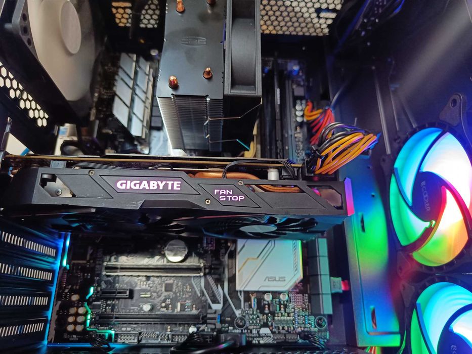 Unitate PC Gaming Ryzen 7 2700X 4.3Ghz/16GB DDR4/RX580 8GB GDDR5/SSD