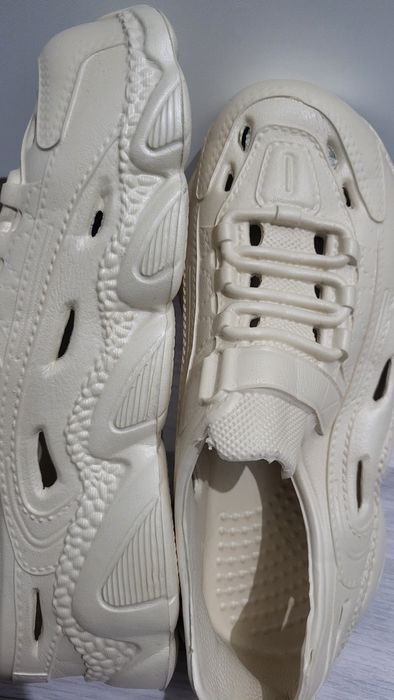 Кроссовки резиновые