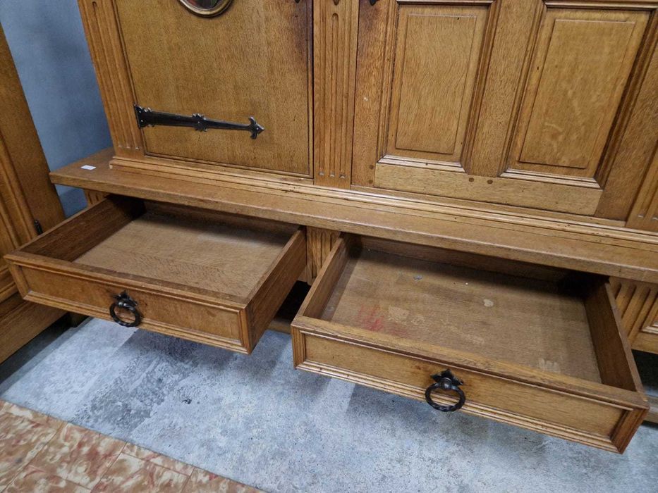 Голям контрабюфет дресоар на две части от дъбов масив