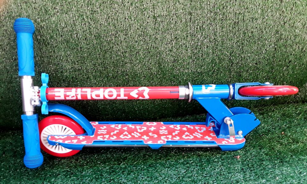 Trotineta pliabila din Aluminiu cu LEDURI NOUĂ  - 99 Lei