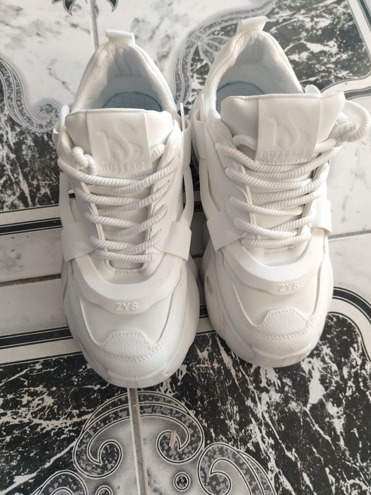 Oyoq kiyim. Poyqbzal