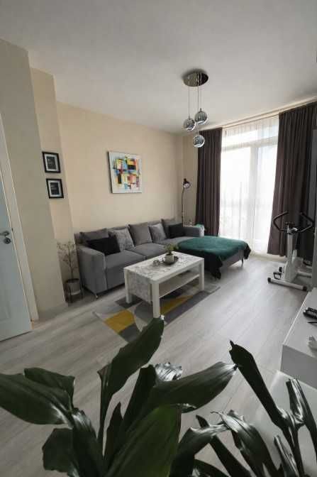 Двустаен апартамент под наем Дружба 2