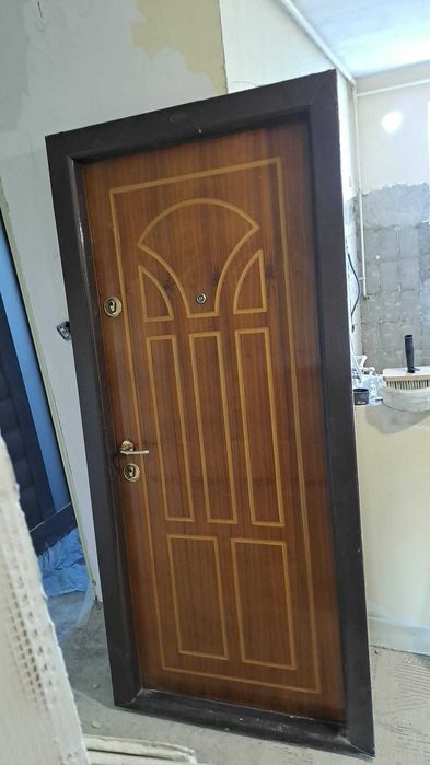 Vând ușă metalica