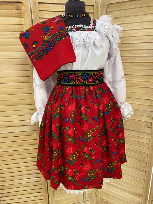 Costum popular/traditional pentru femei de Maramures complet, autentic