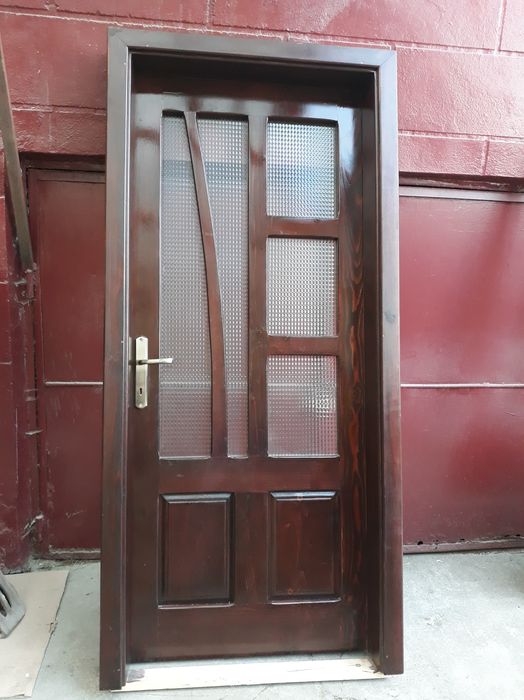Uși interior din lemn masiv pe comandă