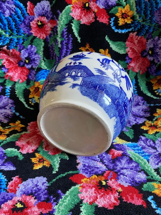 Антикварный кувшин