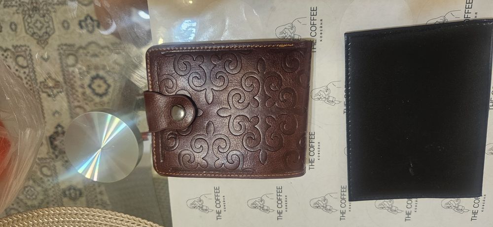 Продам портмоне 2шт.