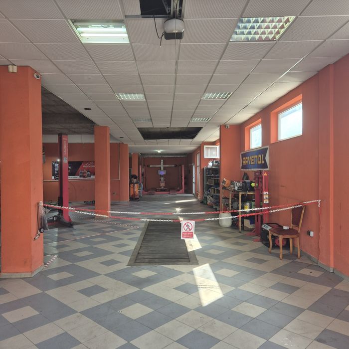 Spatiu comercial de vanzare 274 mp