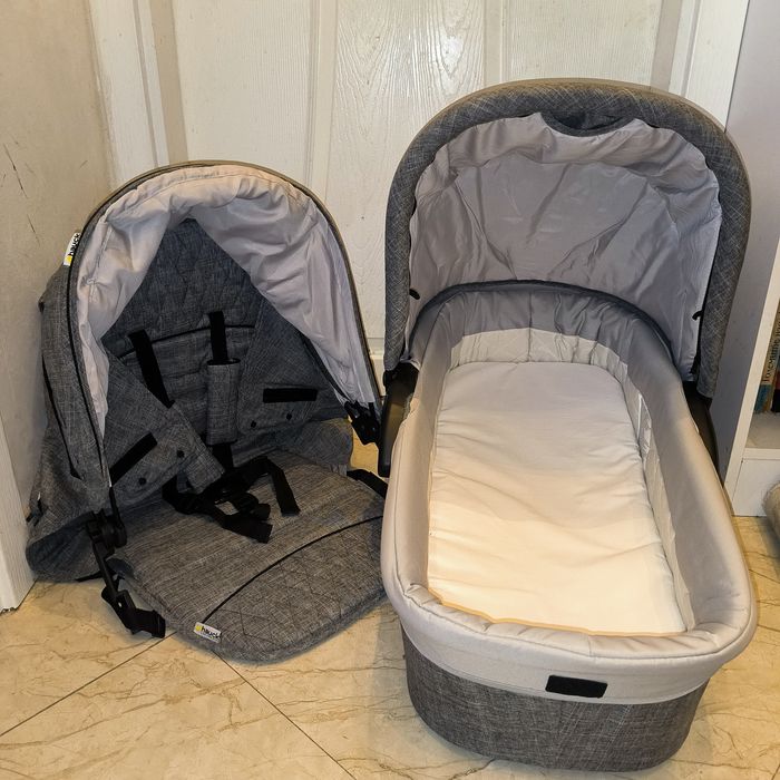 Нов комплект за детска количка Malibu 4 Trio set