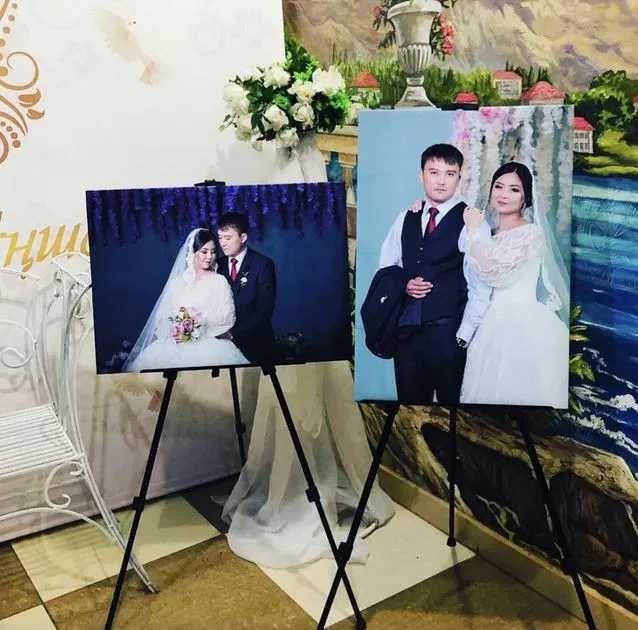 Аренда мольбертов, выставочных стендов и конструкций, пресс-волл