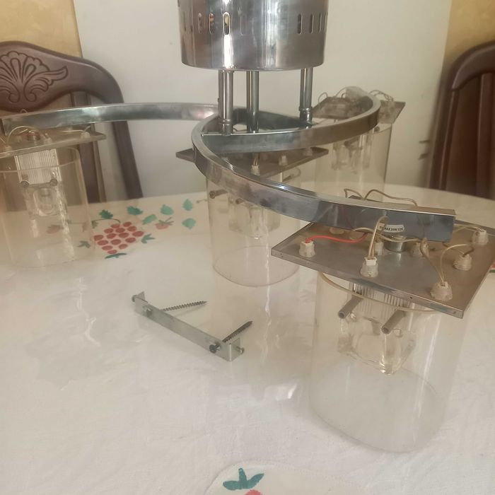 продам люстры б. у. Костанай центр