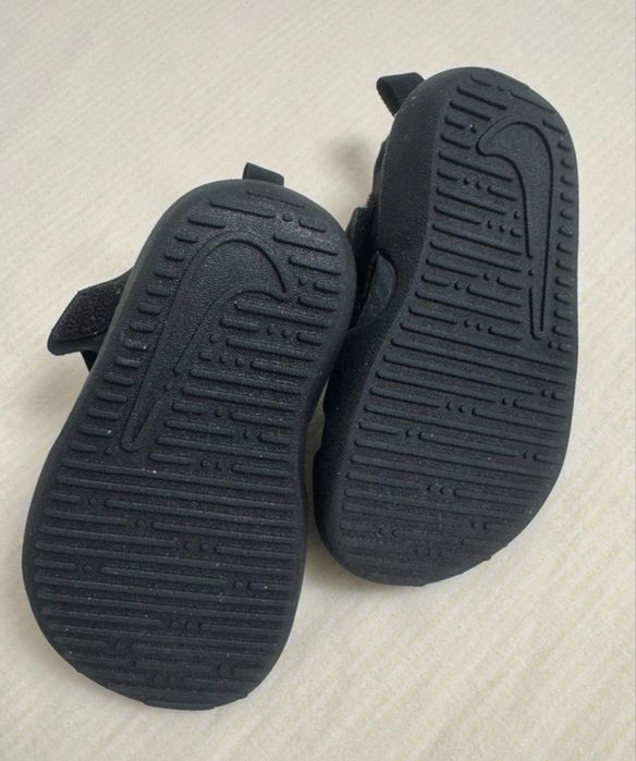 Sandale Nike marimea 18,5  noi fara eticheta.