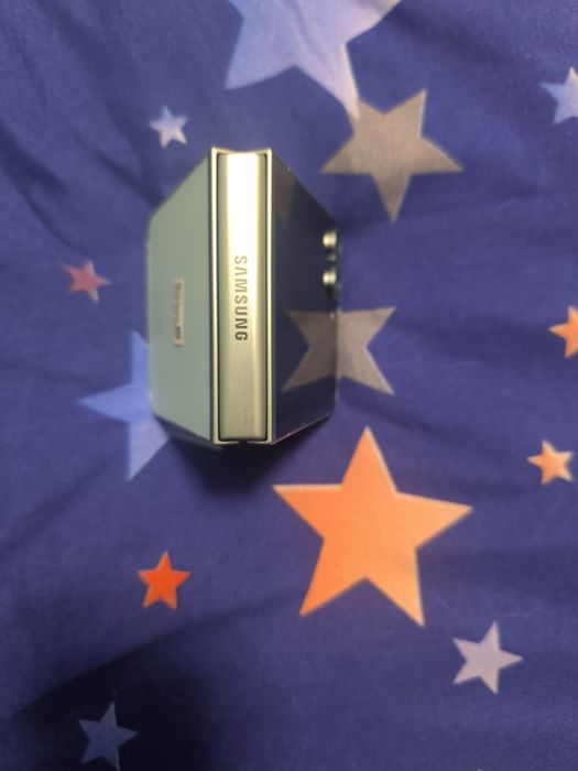 Samsung Galaxy Z Flip6.