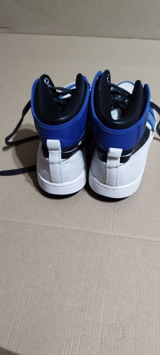 Продавам маратонки.