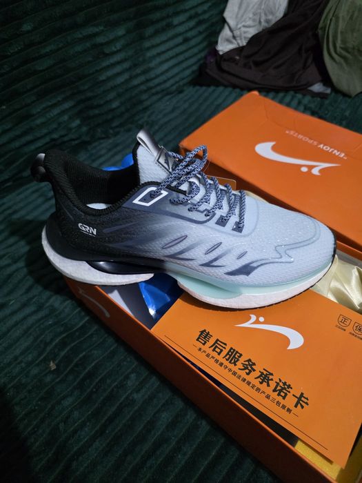 Кроссовки для бега фирменные