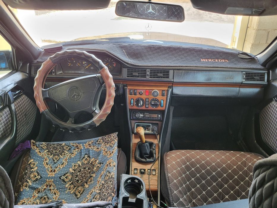 Mercedes-Benz E220