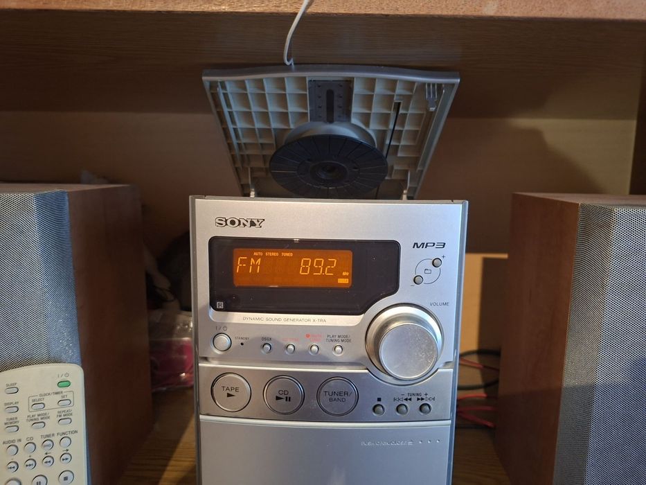Стерео система SONY с MP3, тунер и касетофон , компакт диск