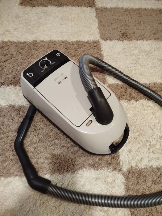 Прахосмукачка Miele 1100w