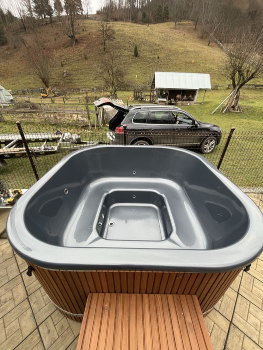 Ciubar Jacuzzi patrat
