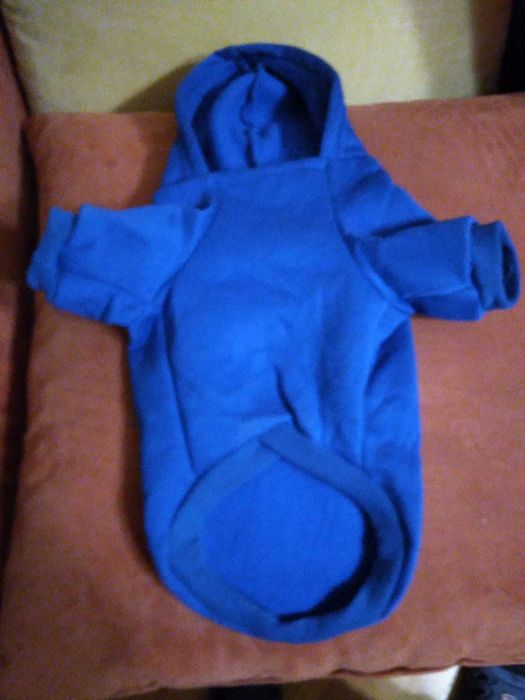 Дрешки и аксесоари за малко куче