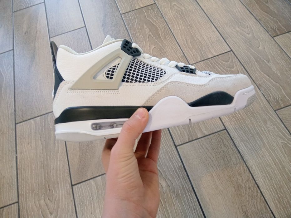 Air Jordan 4 "Military Black" mărimea 43