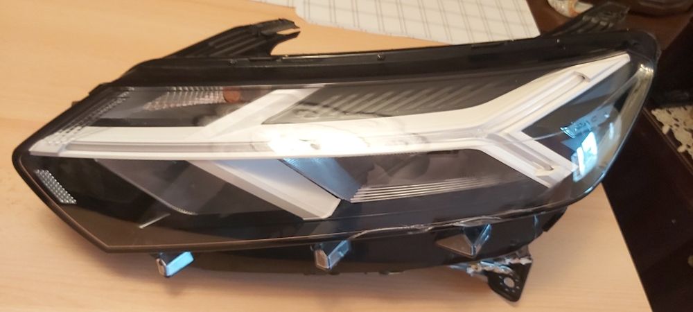 Far stânga, Dacia Logan 2023
