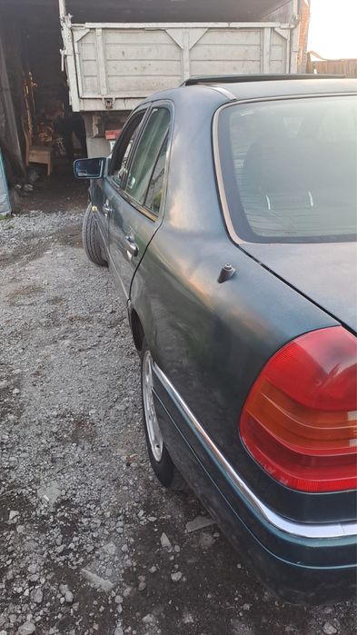 Mercedes Bens C202