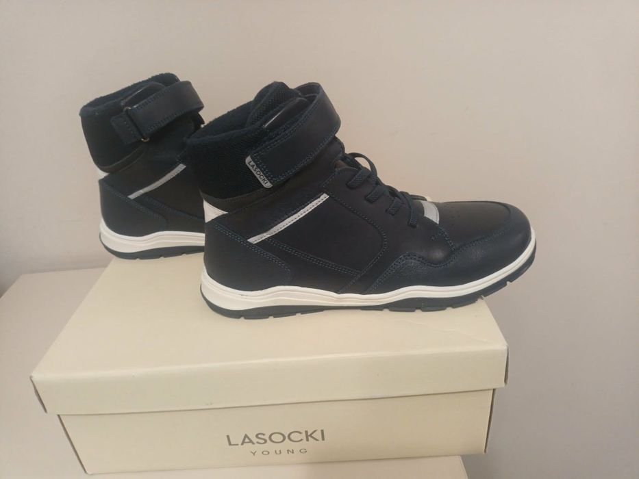 Продавам детски боти от естествена кожа