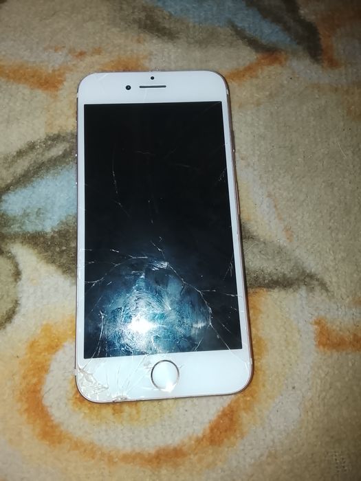 Продам не рабочий айфон 7