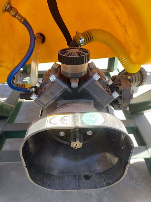 Опрыскиватель 1 т