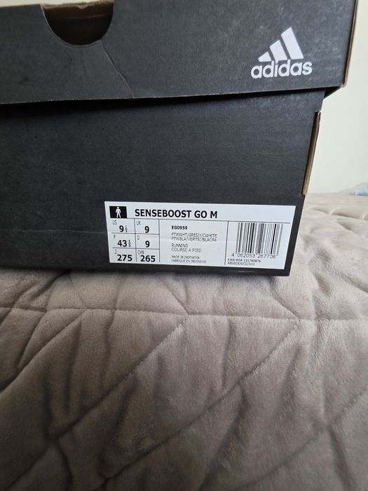 Продам оригинальные кроссовки Adidas
